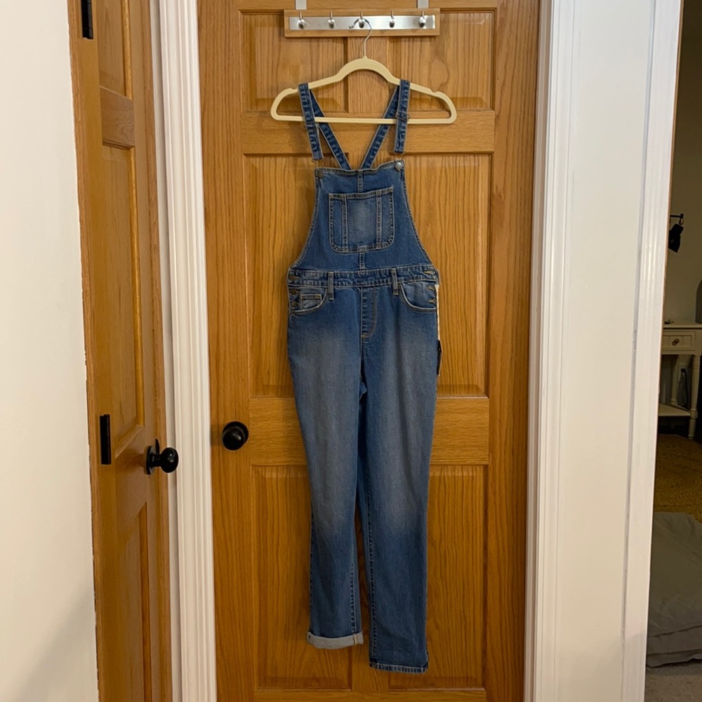 Universal thread overall bibs